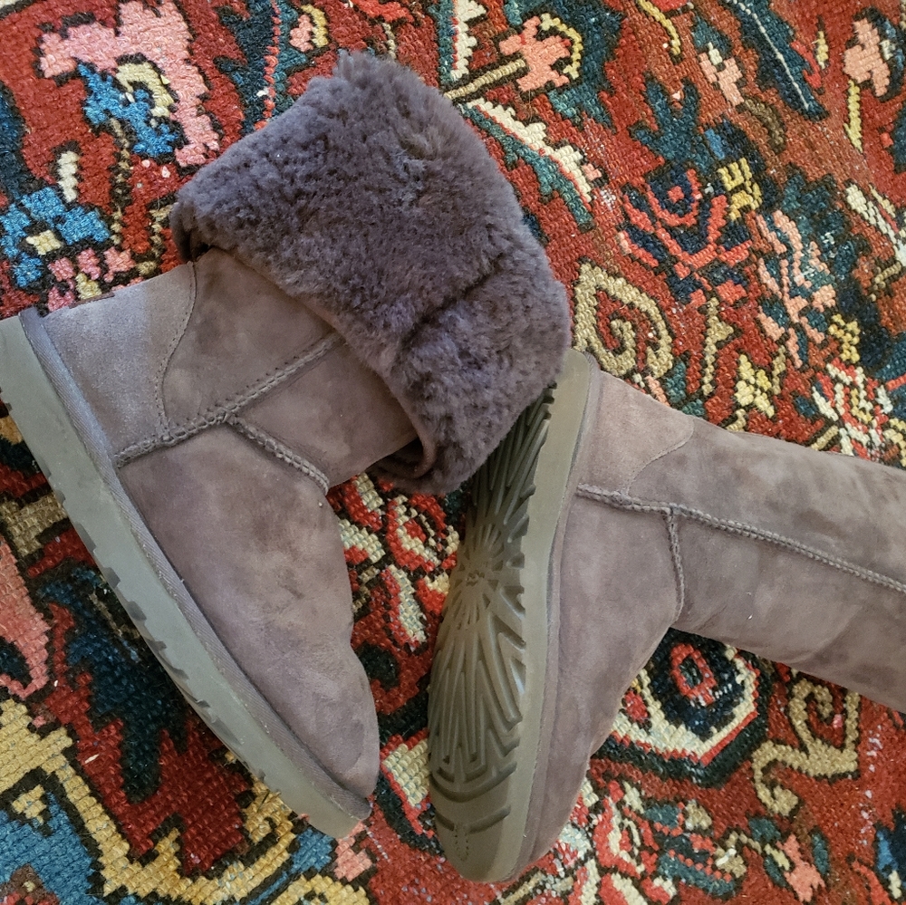 UGG Classic Brown Size 7M